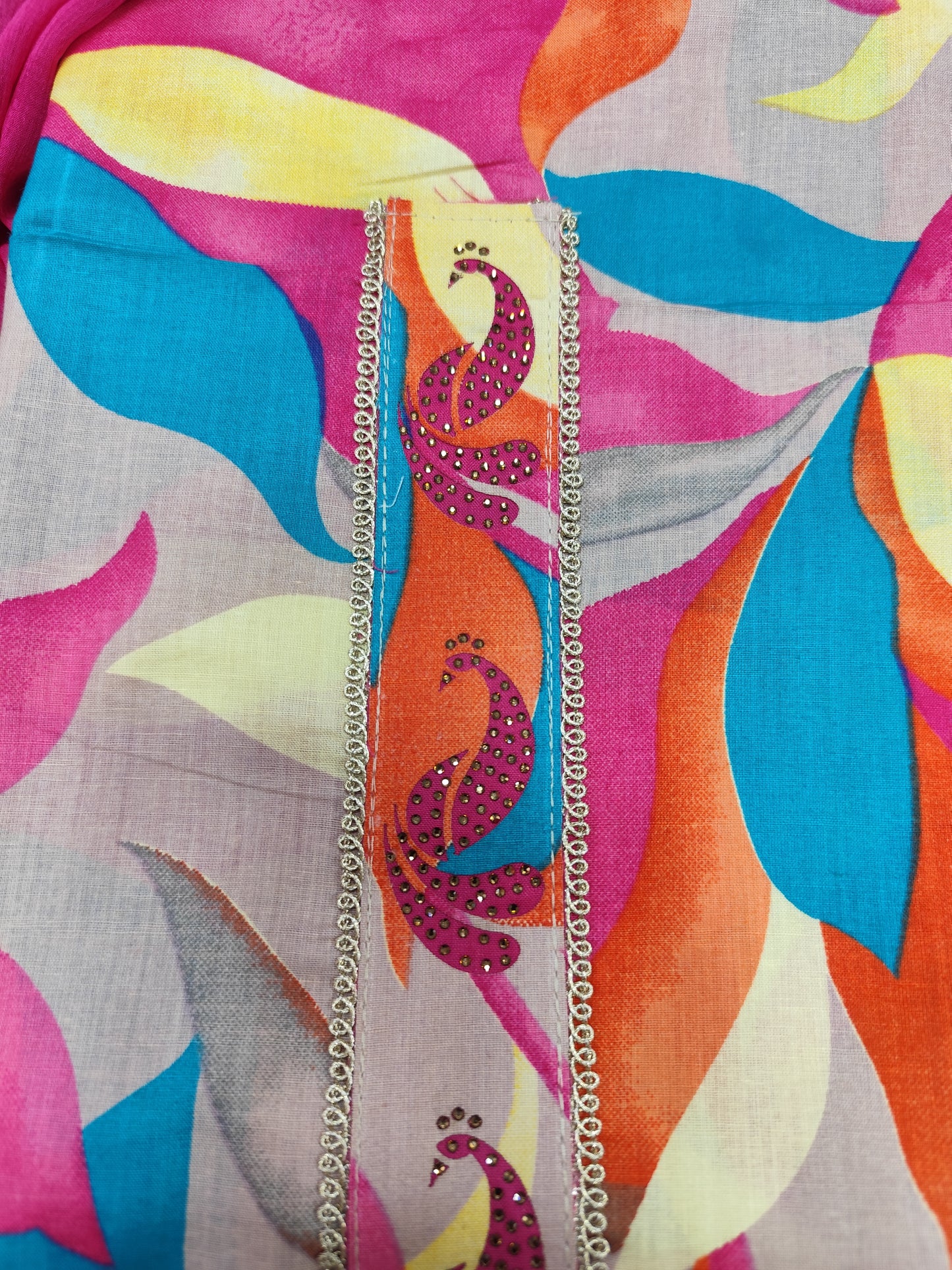 PRINTED FLORAL UNSTITCHED WITH COTTON PURE PATTI WORK SUIT