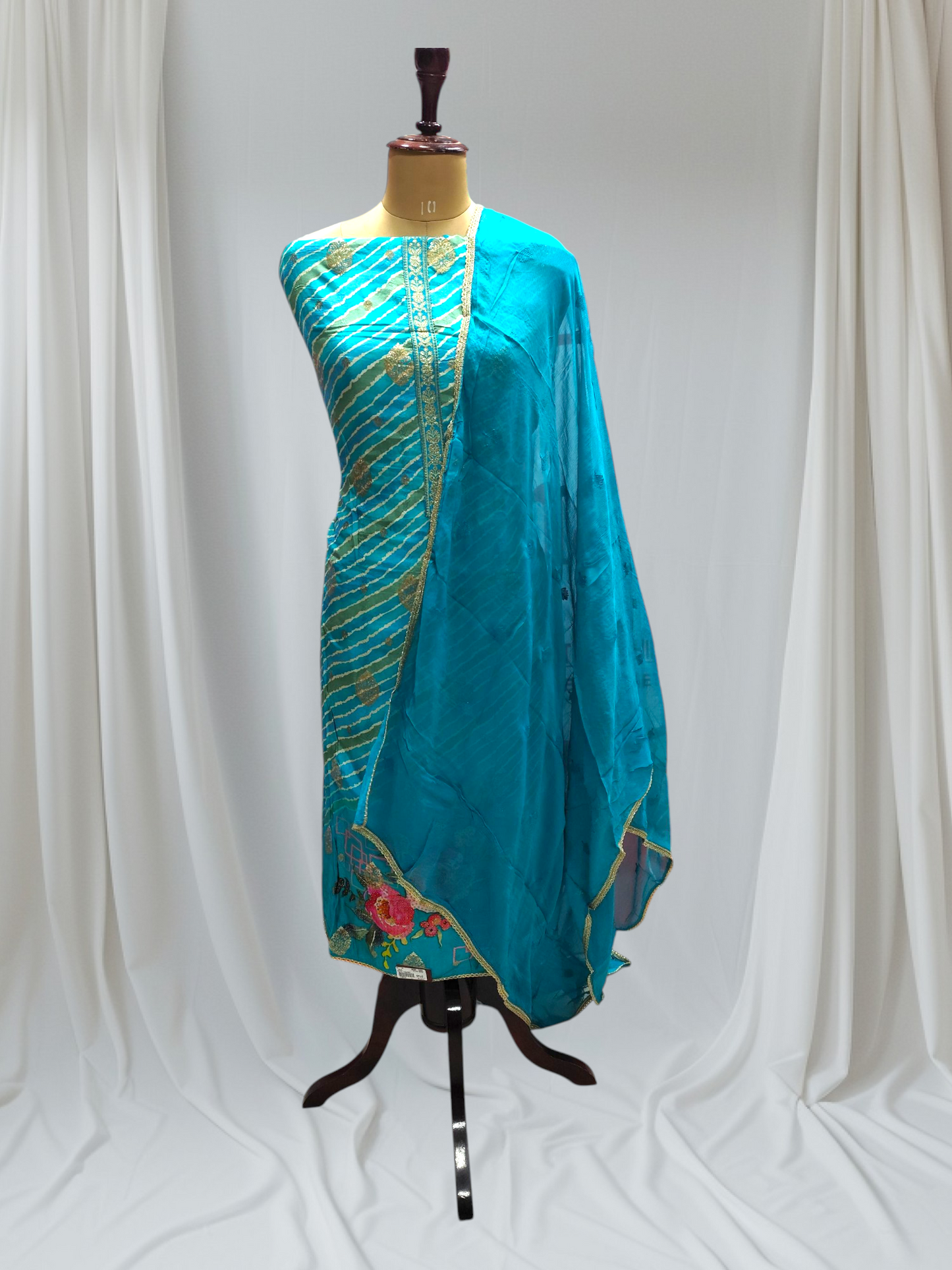 Comfort Wear Pure Muslin Cotton floral Work Unstitched Suit