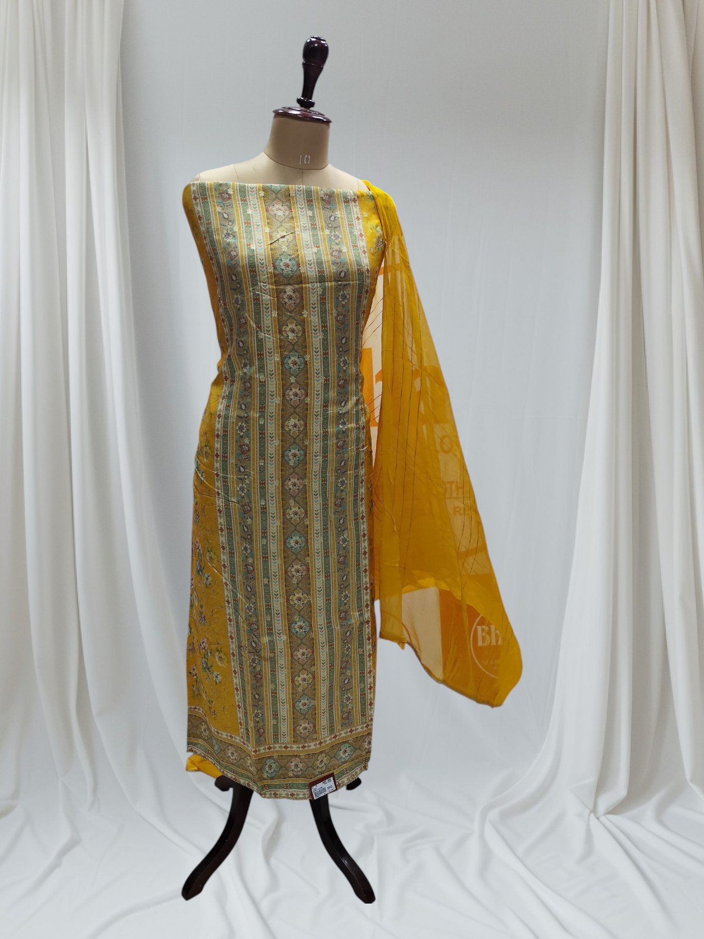 Elegant Muslin Cotton Suit With Dupatta