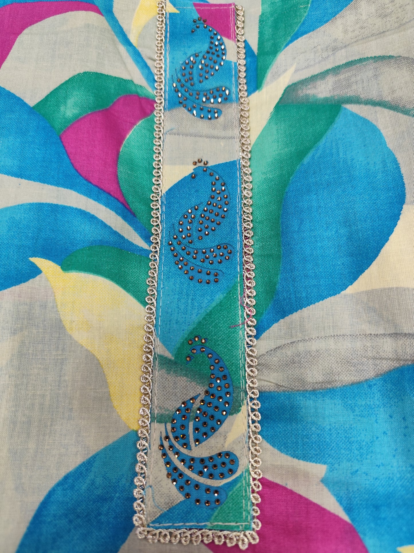 PRINTED FLORAL UNSTITCHED WITH COTTON PURE PATTI WORK SUIT
