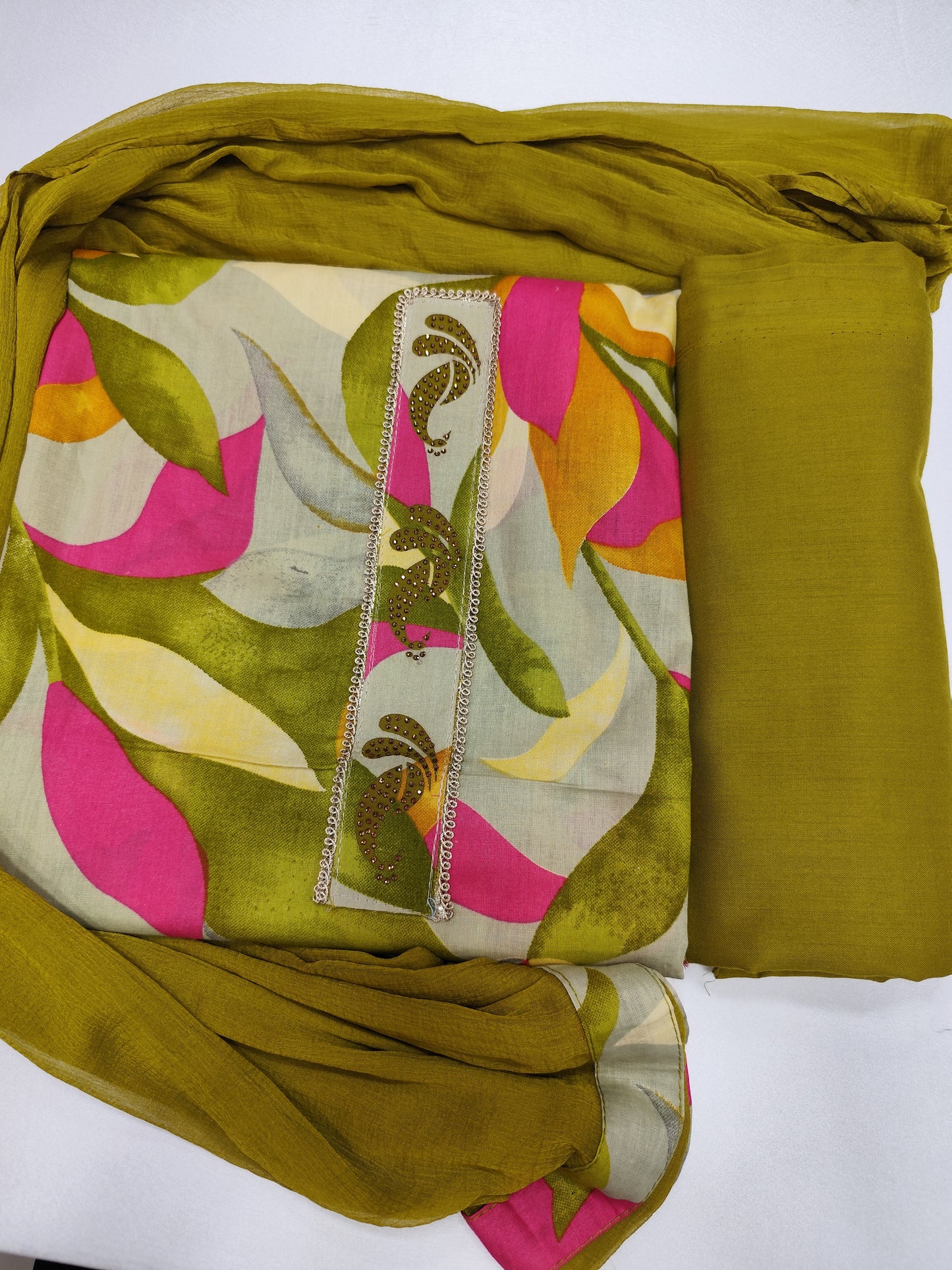 PRINTED FLORAL UNSTITCHED WITH COTTON PURE PATTI WORK SUIT