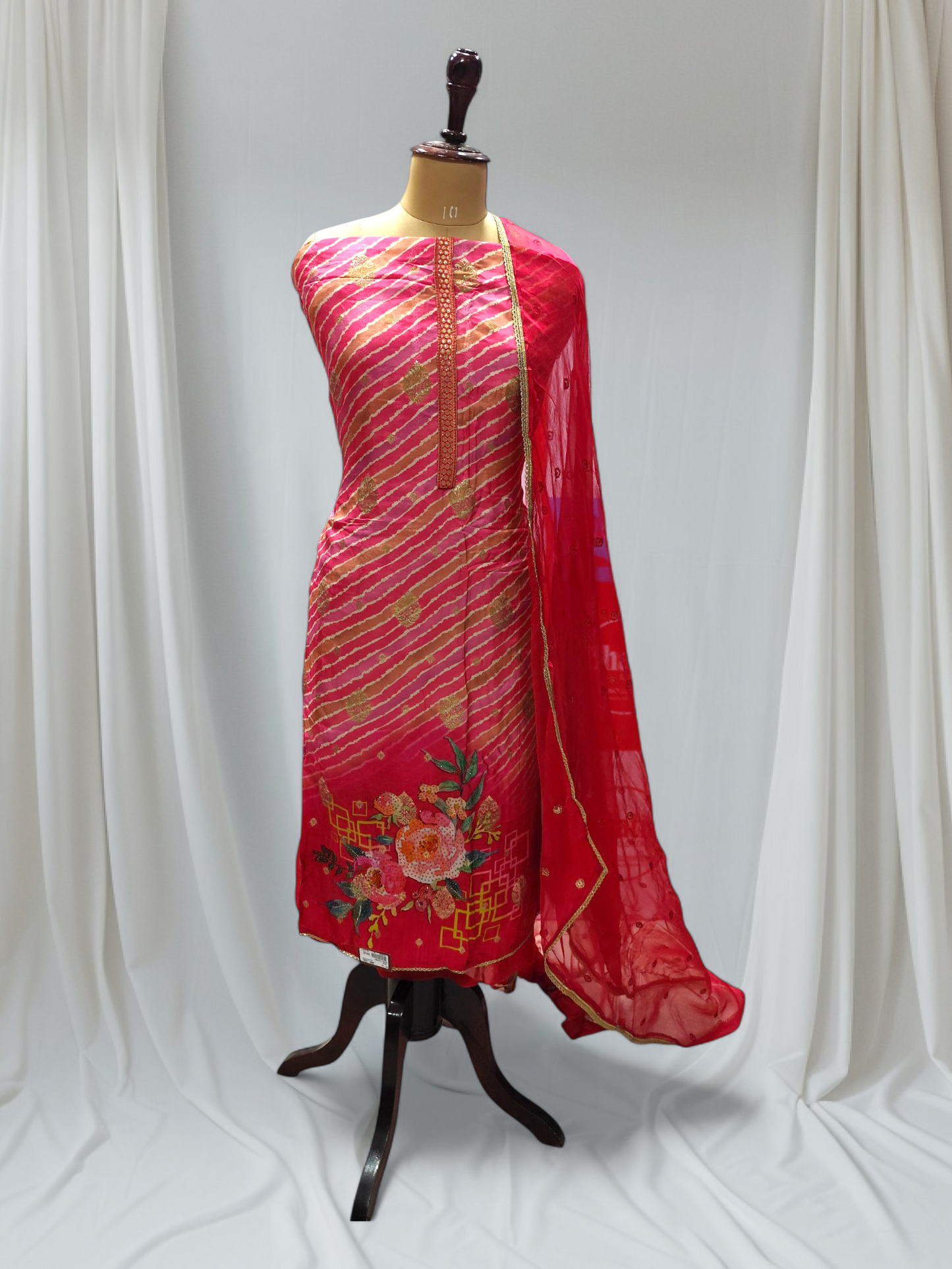 Comfort Wear Pure Muslin Cotton floral Work Unstitched Suit
